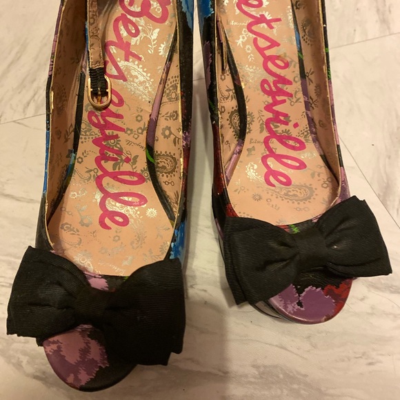 90s Betsey Johnson platform wedge floral heels - Picture 2 of 8